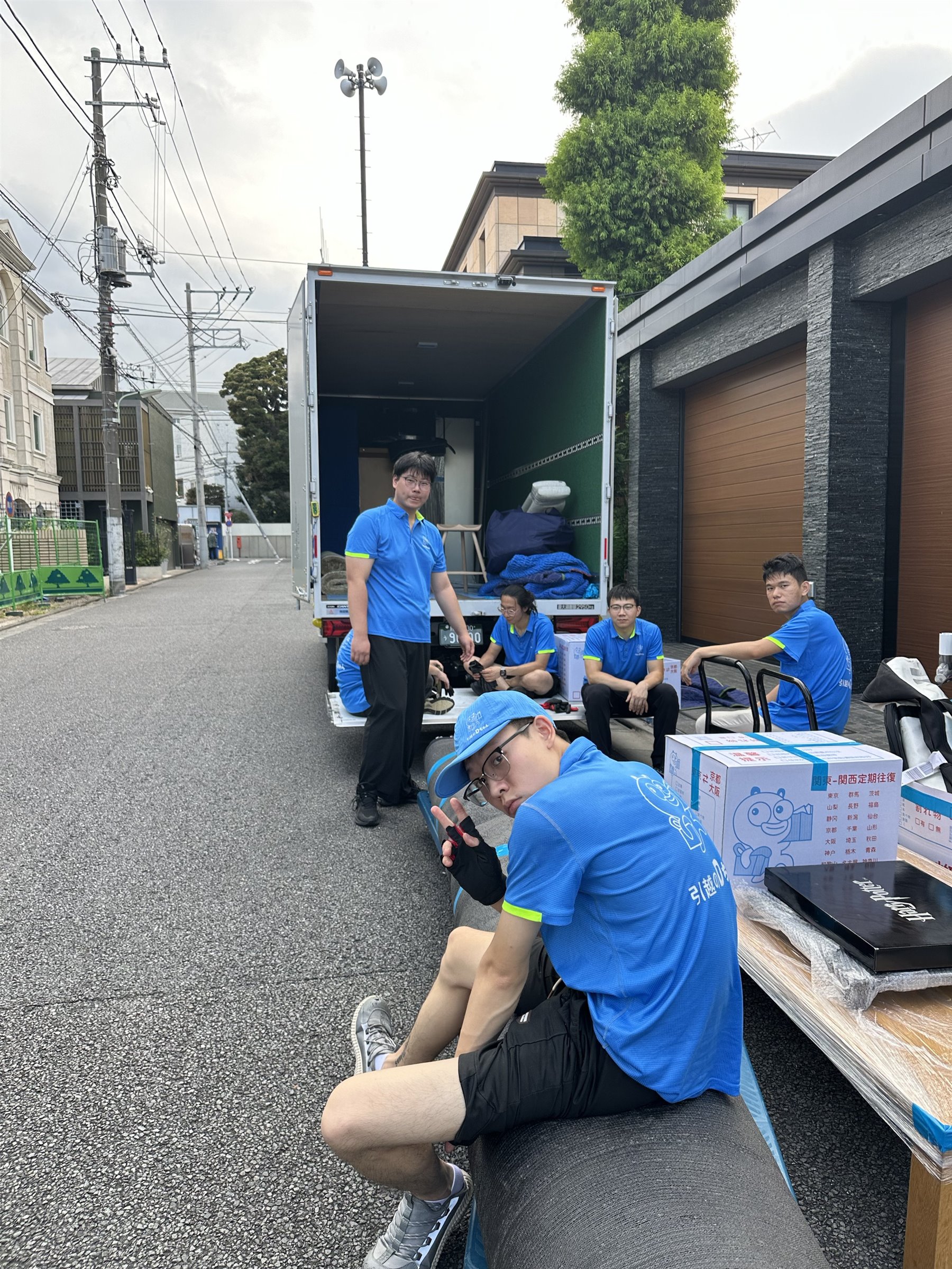 展品与宣传物料集货