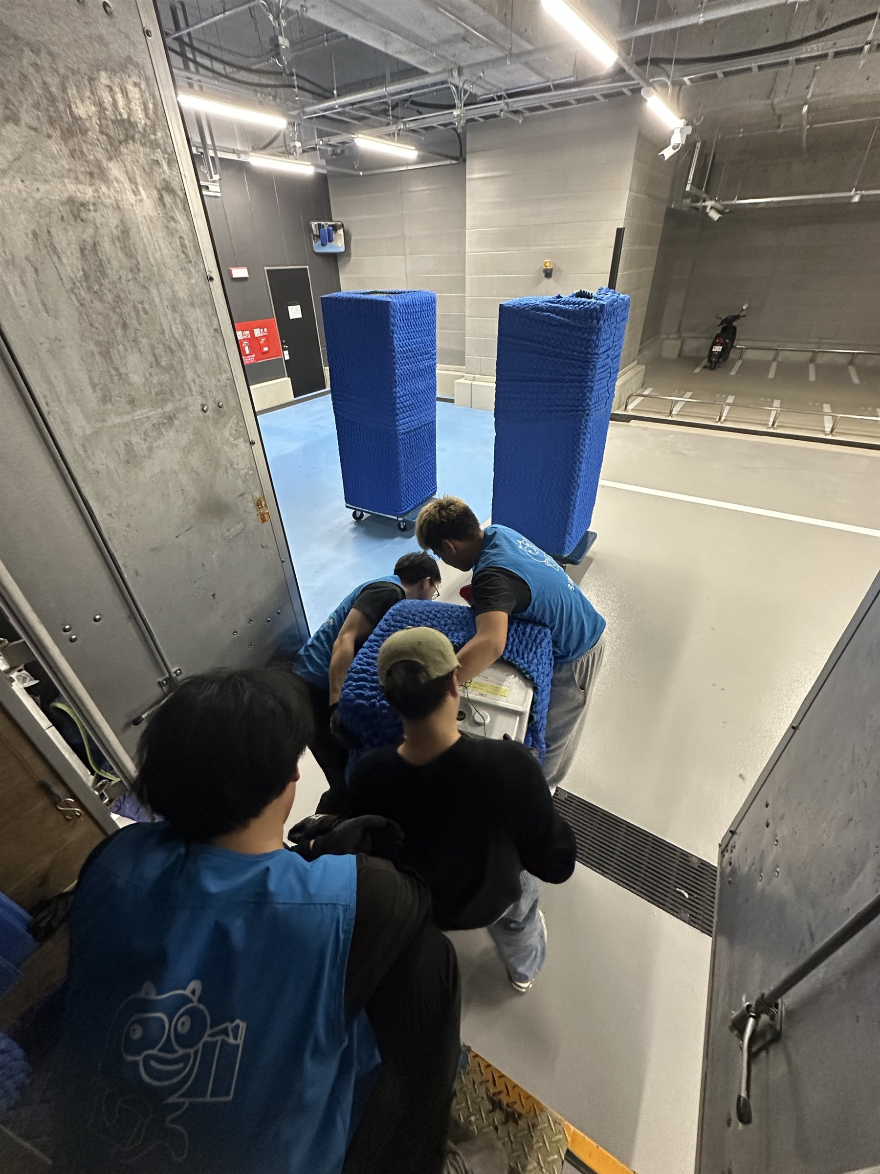 床架及柜体搬入住宅